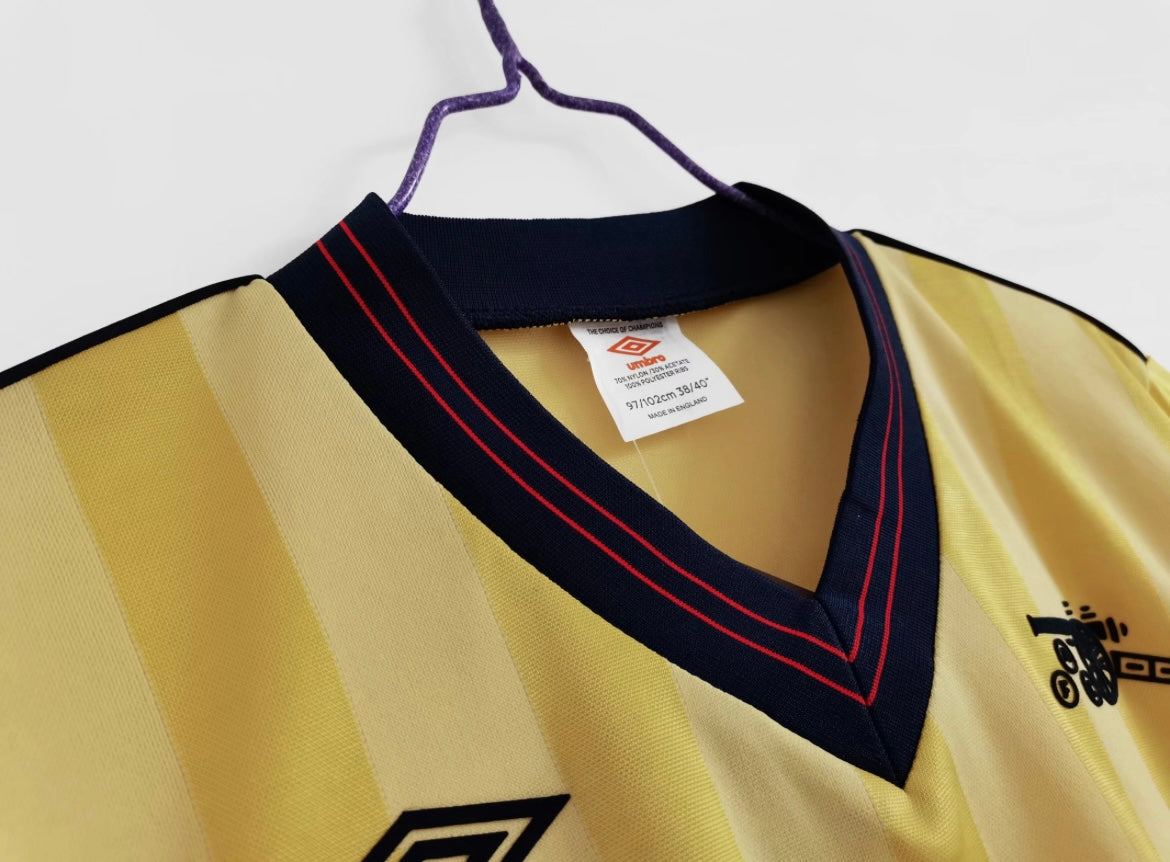 Arsenal 1983/84 Away