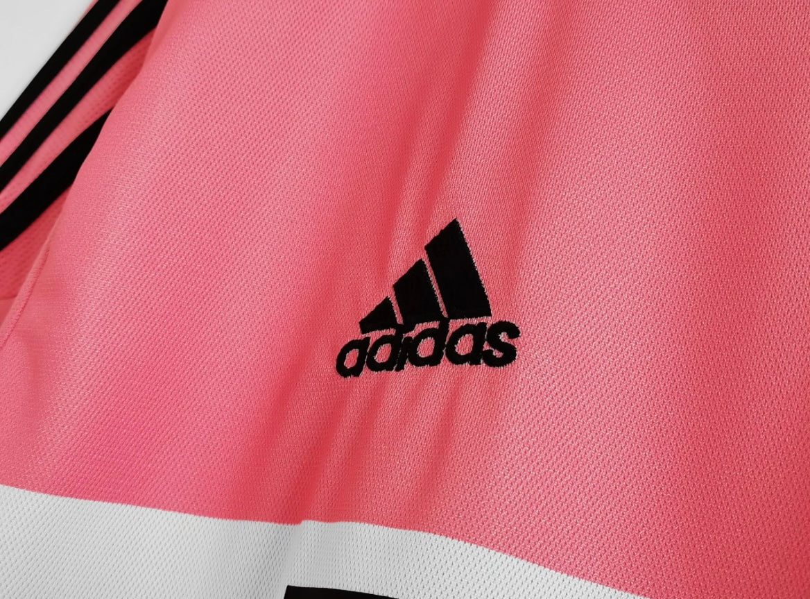 Juventus 2015/16 Away