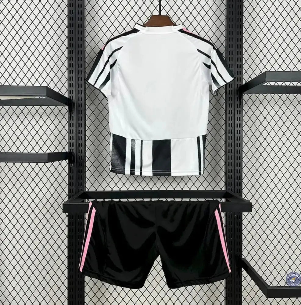 Image of Kits Enfants Juventus 2025/26 Domicile