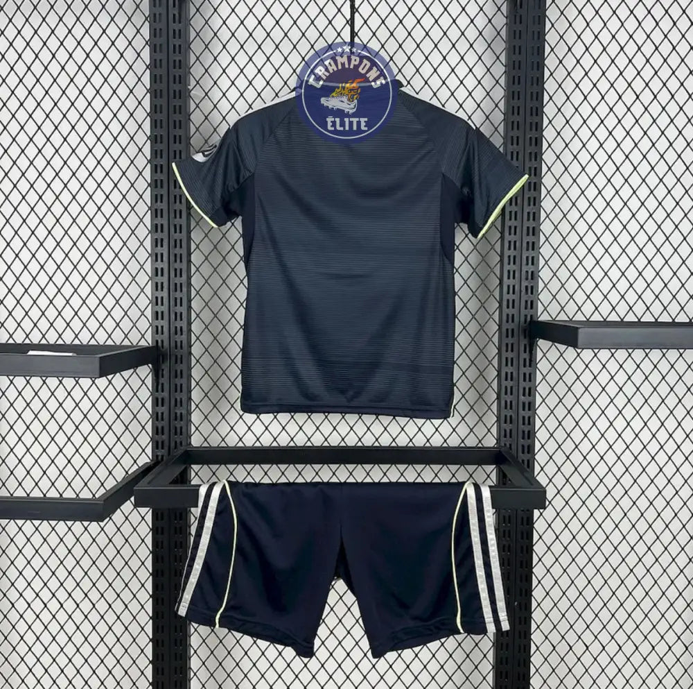 Image of Kits Enfants Real Madrid 2025/26 Extérieur