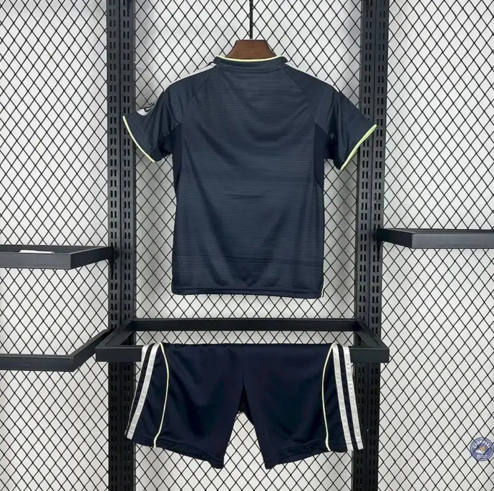Image of Kits Enfants Real Madrid 2025/26 Extérieur