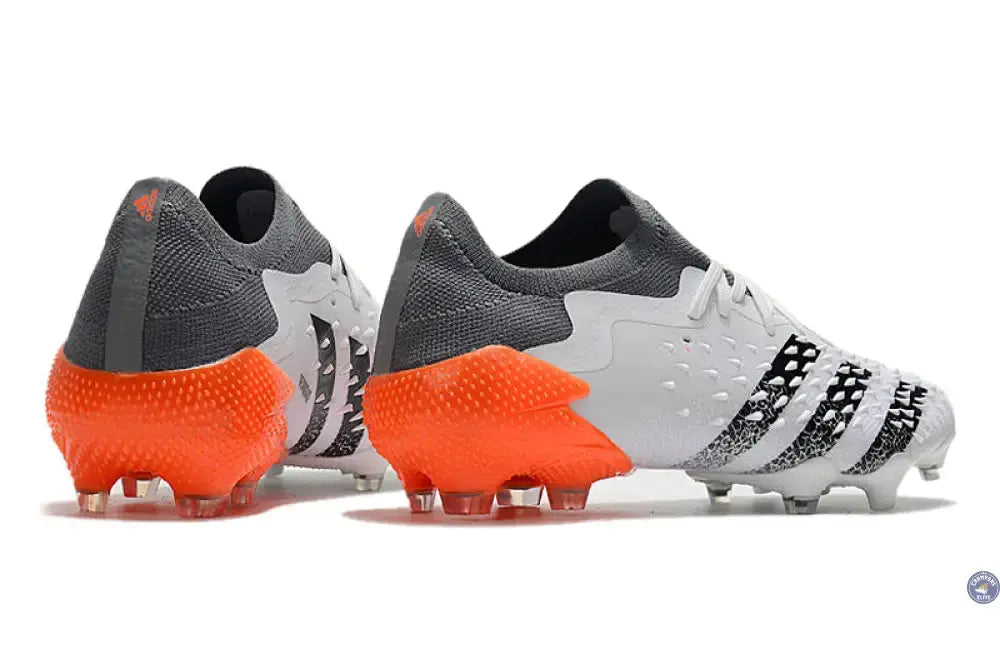 Predator Freak Basse Lacets FG - Blanc/Noir/Orange