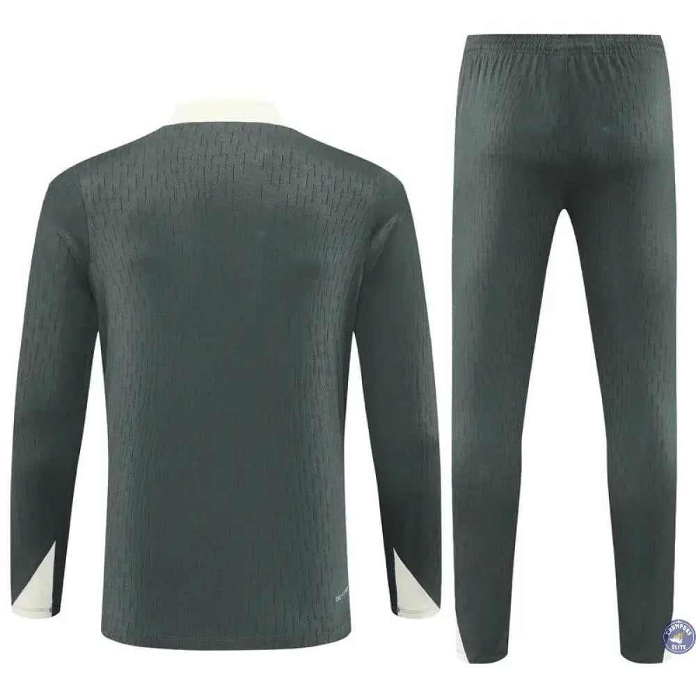 Image of Survêtement d’entraînement demi-zip - Chelsea 2025/2026 - Kaki/Beige